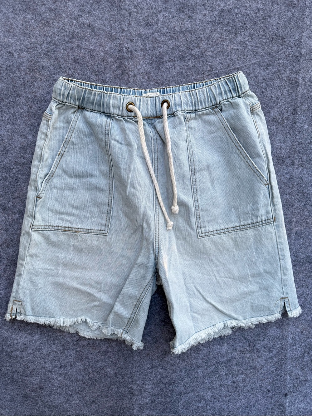 Easel Los Angeles Light Wash Denim Pull-On Shorts – Size M